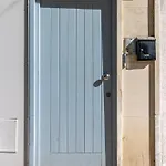 King Bed Suite, Loft With 3wc, Ac & Self-check-in. Лісабон
