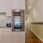 Апартаменти King Bed Suite, Loft With 3wc, Ac & Self-check-in. Лісабон