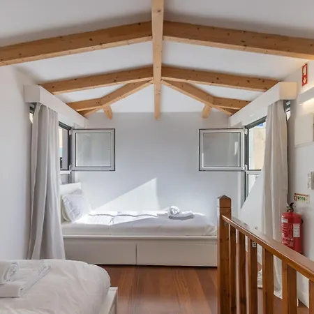Апартаменти King Bed Suite, Loft With 3wc, Ac & Self-check-in.