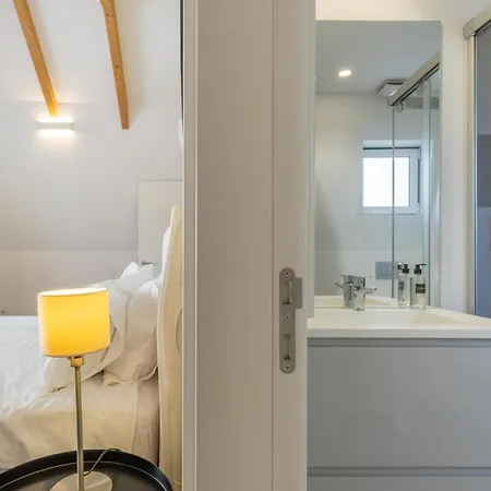 King Bed Suite, Loft With 3wc, Ac & Self-check-in. Apartamento Lisboa