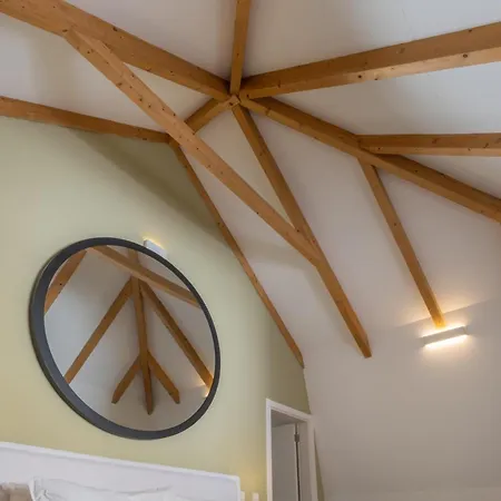 King Bed Suite, Loft With 3wc, Ac & Self-check-in.