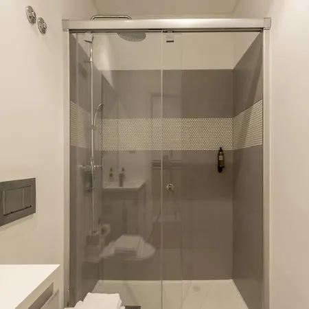 King Bed Suite, Loft With 3wc, Ac & Self-check-in. Lisboa