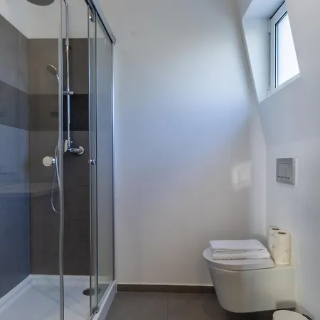 King Bed Suite, Loft With 3wc, Ac & Self-check-in. Apartamento *