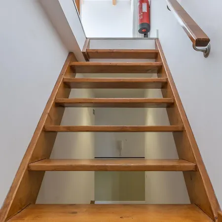 King Bed Suite, Loft With 3wc, Ac & Self-check-in.