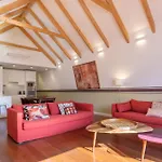 King Bed Suite, Loft With 3wc, Ac & Self-check-in. Lejlighed Lisboa