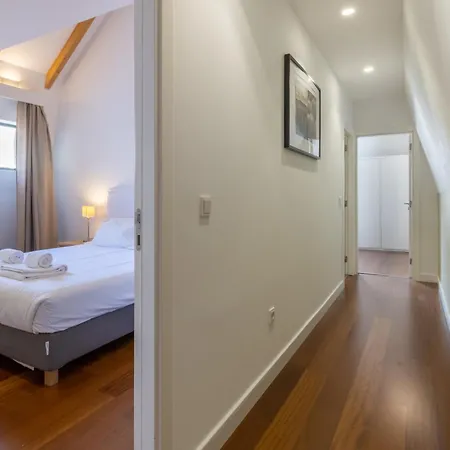 King Bed Suite, Loft With 3wc, Ac & Self-check-in. Lejlighed Lisboa
