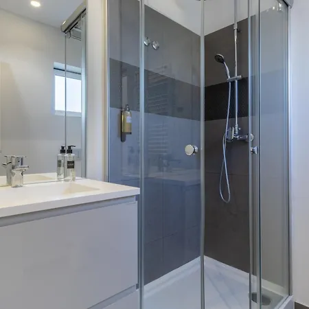 Lejlighed King Bed Suite, Loft With 3wc, Ac & Self-check-in. *
