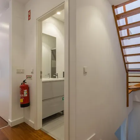 King Bed Suite, Loft With 3wc, Ac & Self-check-in. Lejlighed