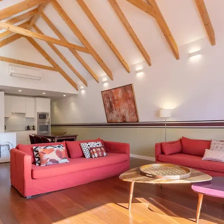 King Bed Suite, Loft With 3wc, Ac & Self-check-in. Lejlighed Lisboa
