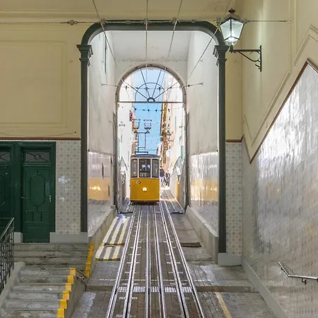 King Bed Suite, Loft With 3wc, Ac & Self-check-in. Lejlighed Lisboa